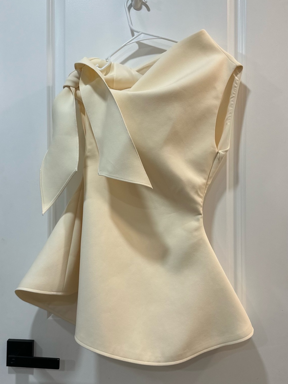 Elegant Cream One-Shoulder Bow Peplum Dress